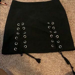 BLACK LACE UP SKIRT